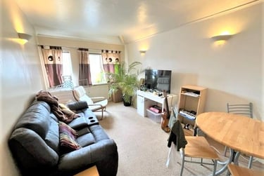 1 bed flat, Oak Tree Lane, Selly Oak, Birmingham, B296HX - Image 1